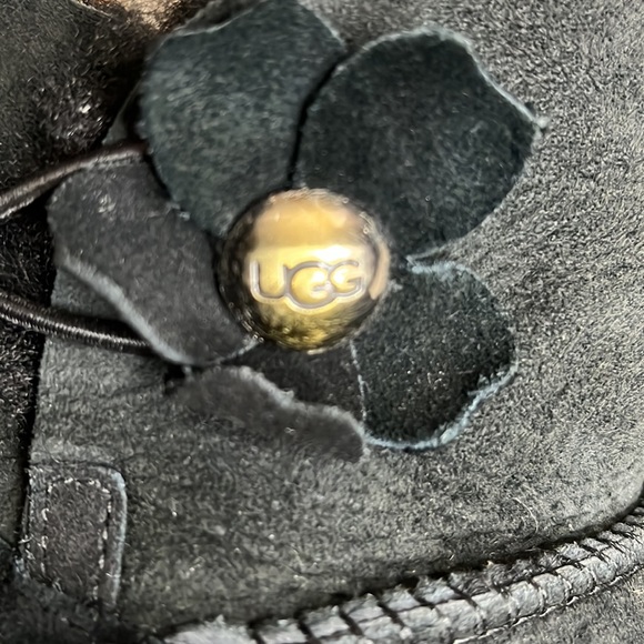 Ugg Mini Bailey Button Poppy Black Suede Shearling Boots - Picture 8 of 9